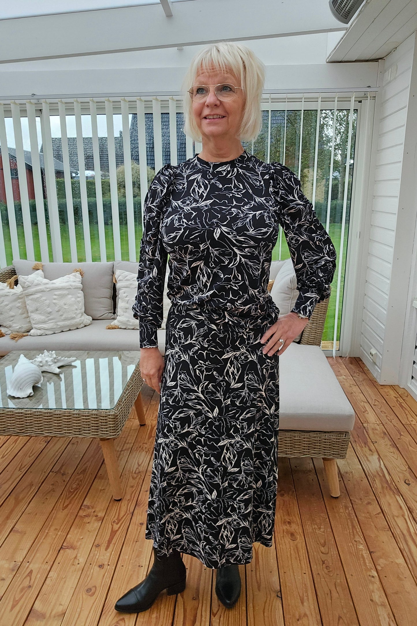 Vya Black Flower topp