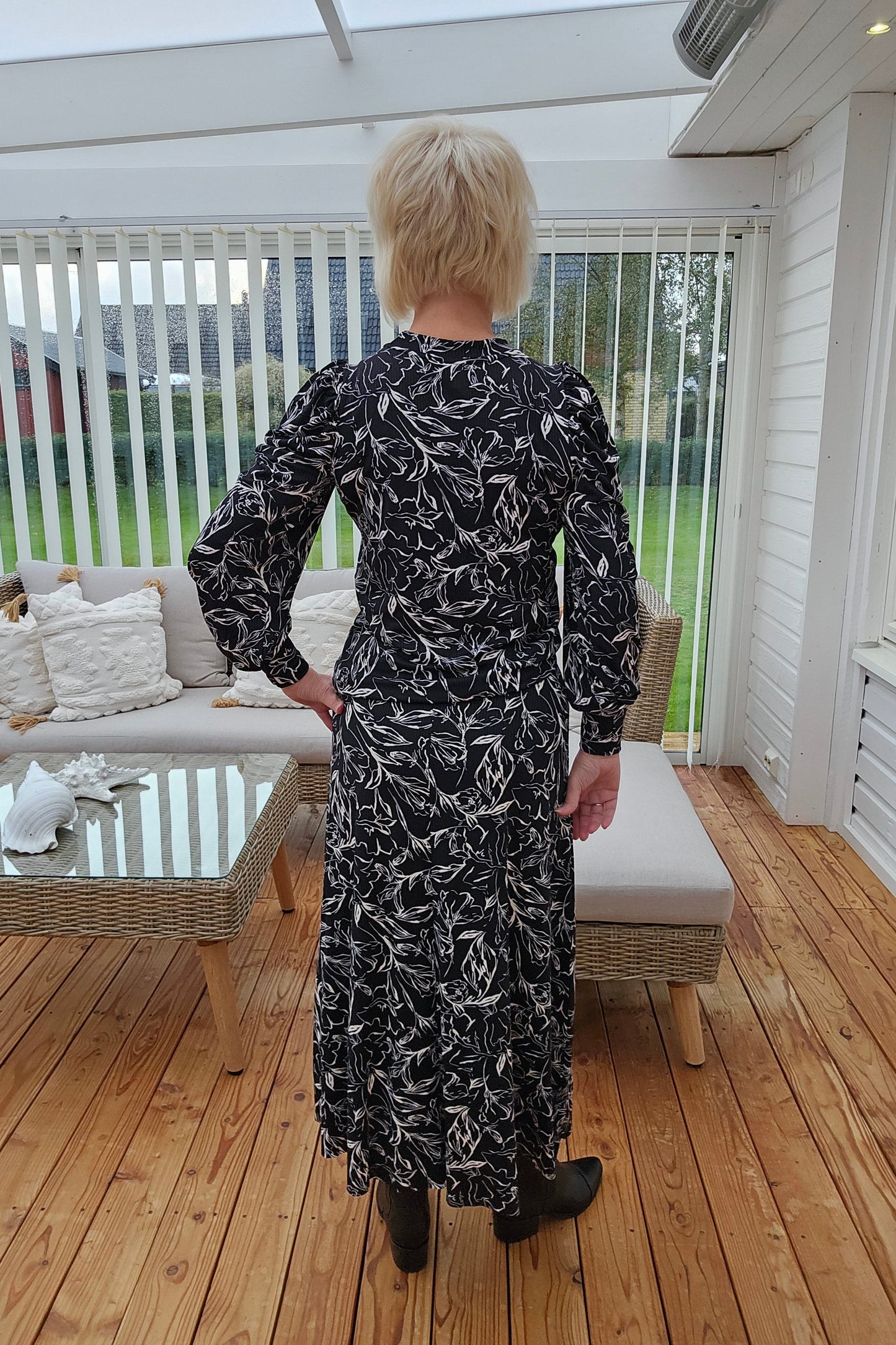 Vya Black Flower topp
