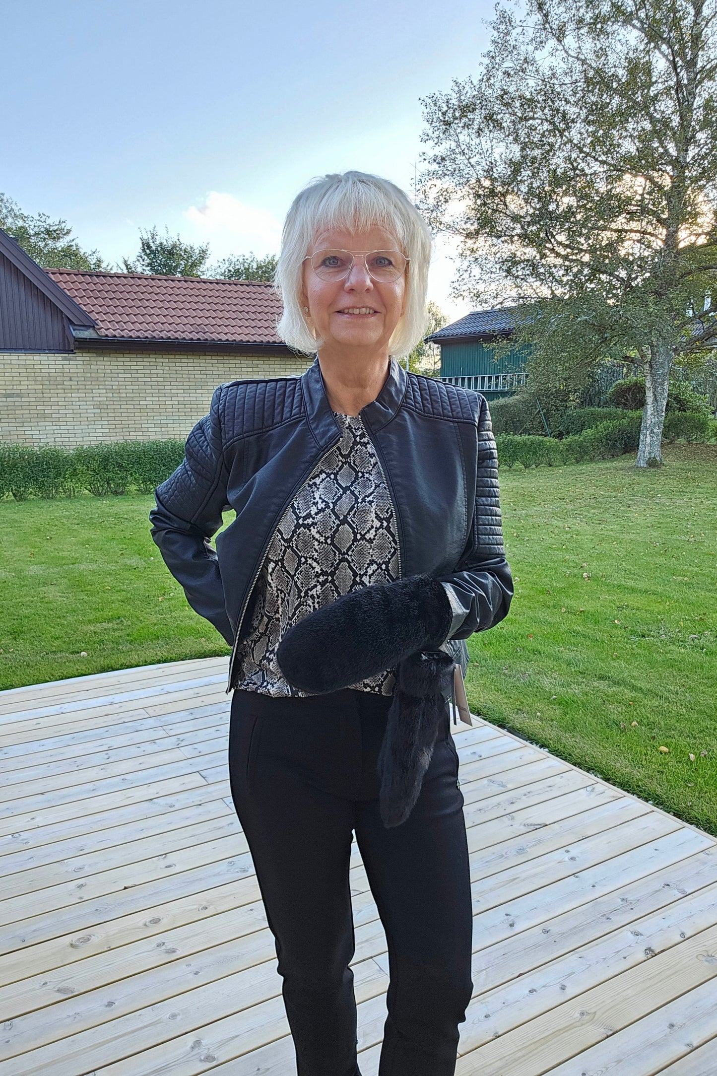 Päls vante svart