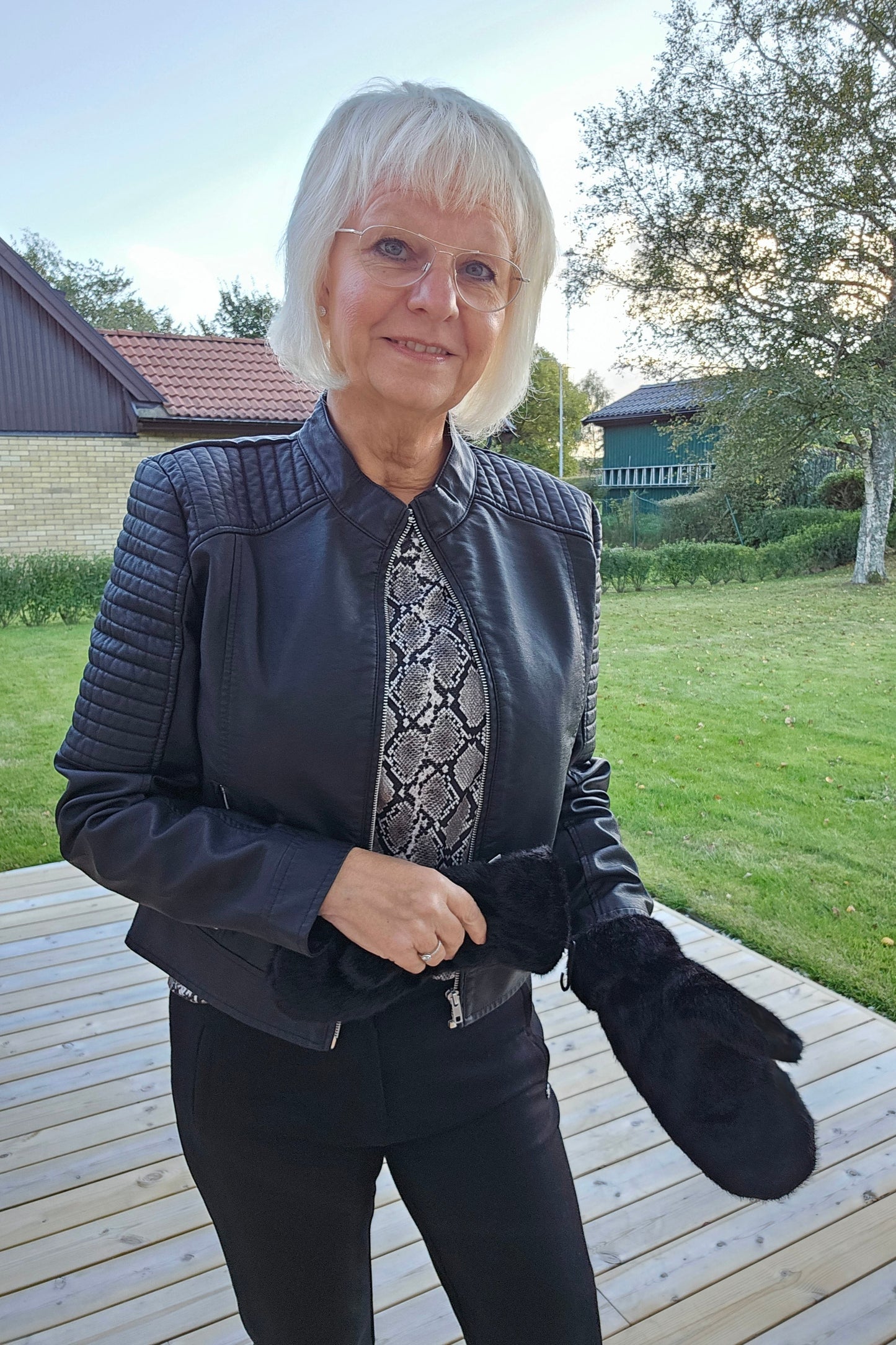 Päls vante svart